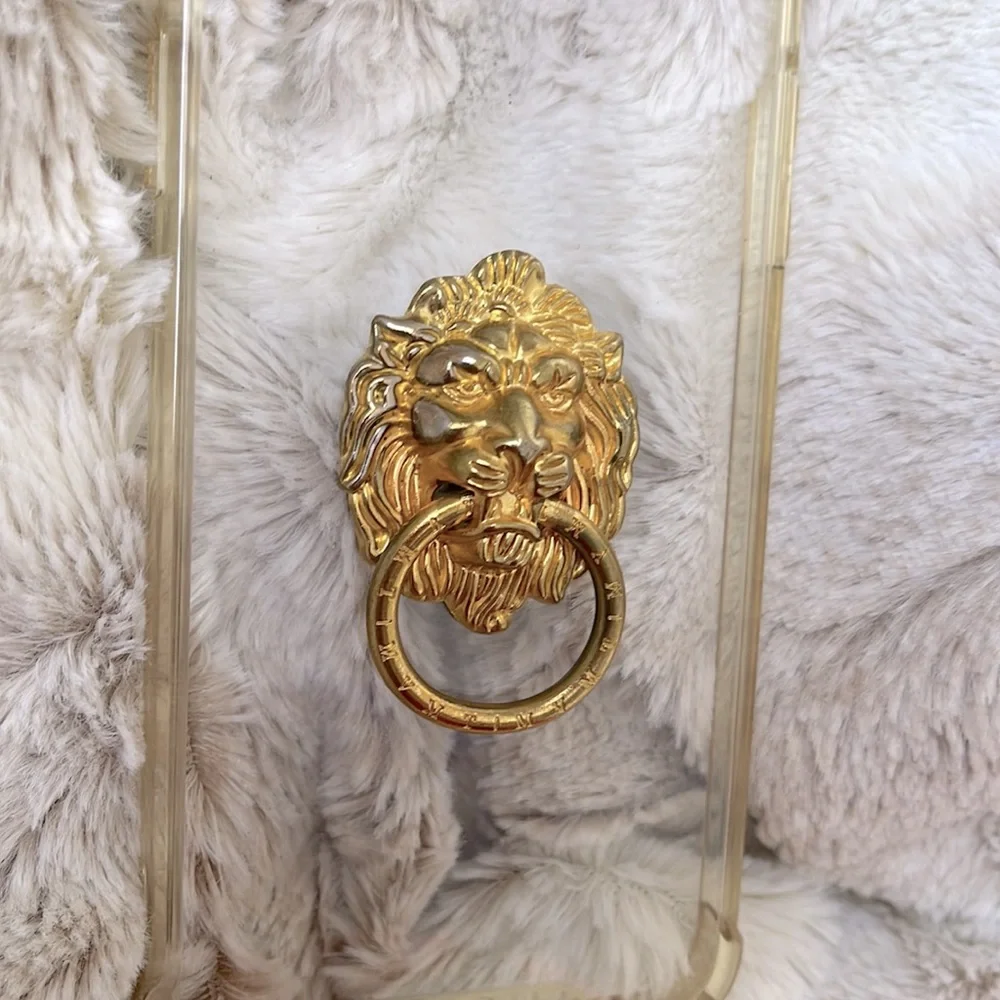iPhone 7plus Clear Case with Lion Face phone Holder.